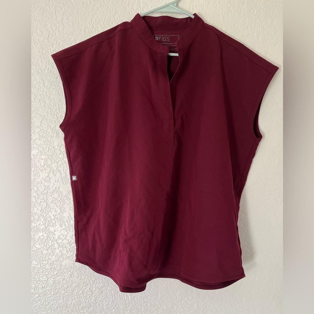 Figs Rafaela Burgundy Medium scrubs medium top pockets
